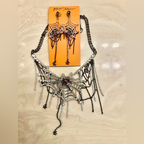 Betsey Johnson spider set. NWT. Comes with a free designer gift nwt - Picture 1 of 10